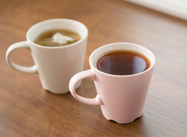 Green Tea vs. Black Coffee: Which Is Healthier and What Are Their Differences?